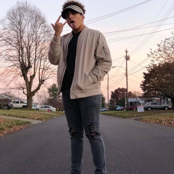 Meet your Posher, Sean - Picture 1 of 1